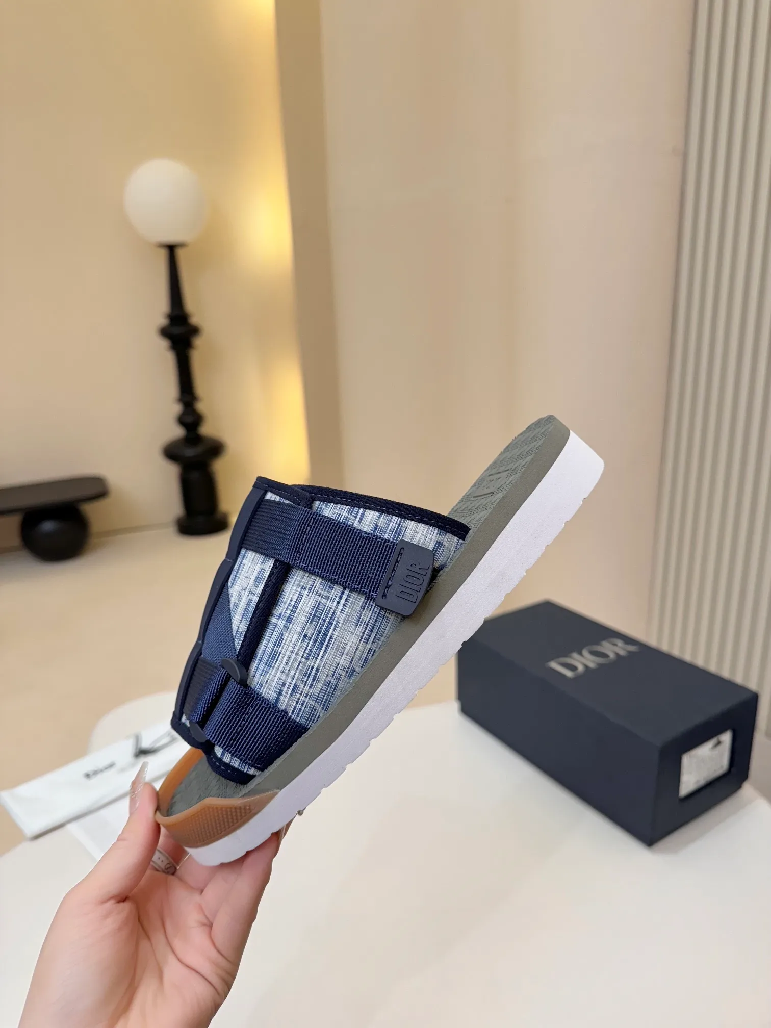 [Dior] P: 300💰 -Size: 38-46 Dior Dior D’s classic men’s slippers, high-end boutique, original material, pure cotton printed canvas upper, fine workmanship, super soft sole, casual, loose and comfortable, a must-have in summer! !